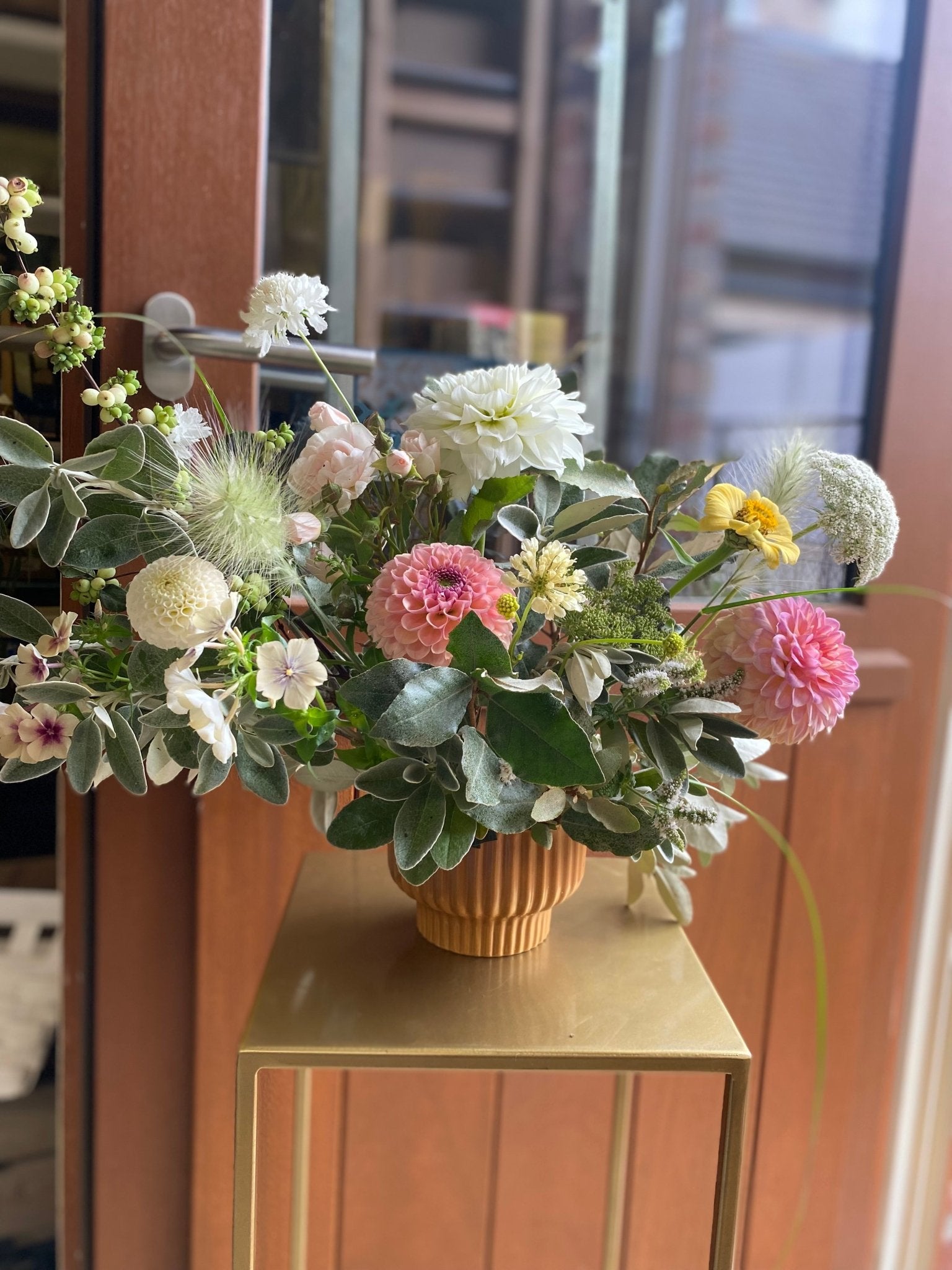 Workshop: Duurzaam bloemschikken – maak een tafelstuk met kenzan & schaal - Vrijdag 5/9 - Tuinkabouter Chrisje