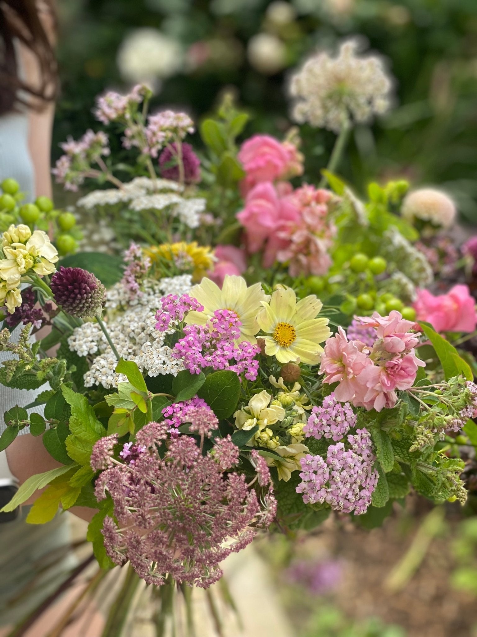 Workshop Bloemen Oogsten en Schikken op Vaas - Tuinkabouter Chrisje